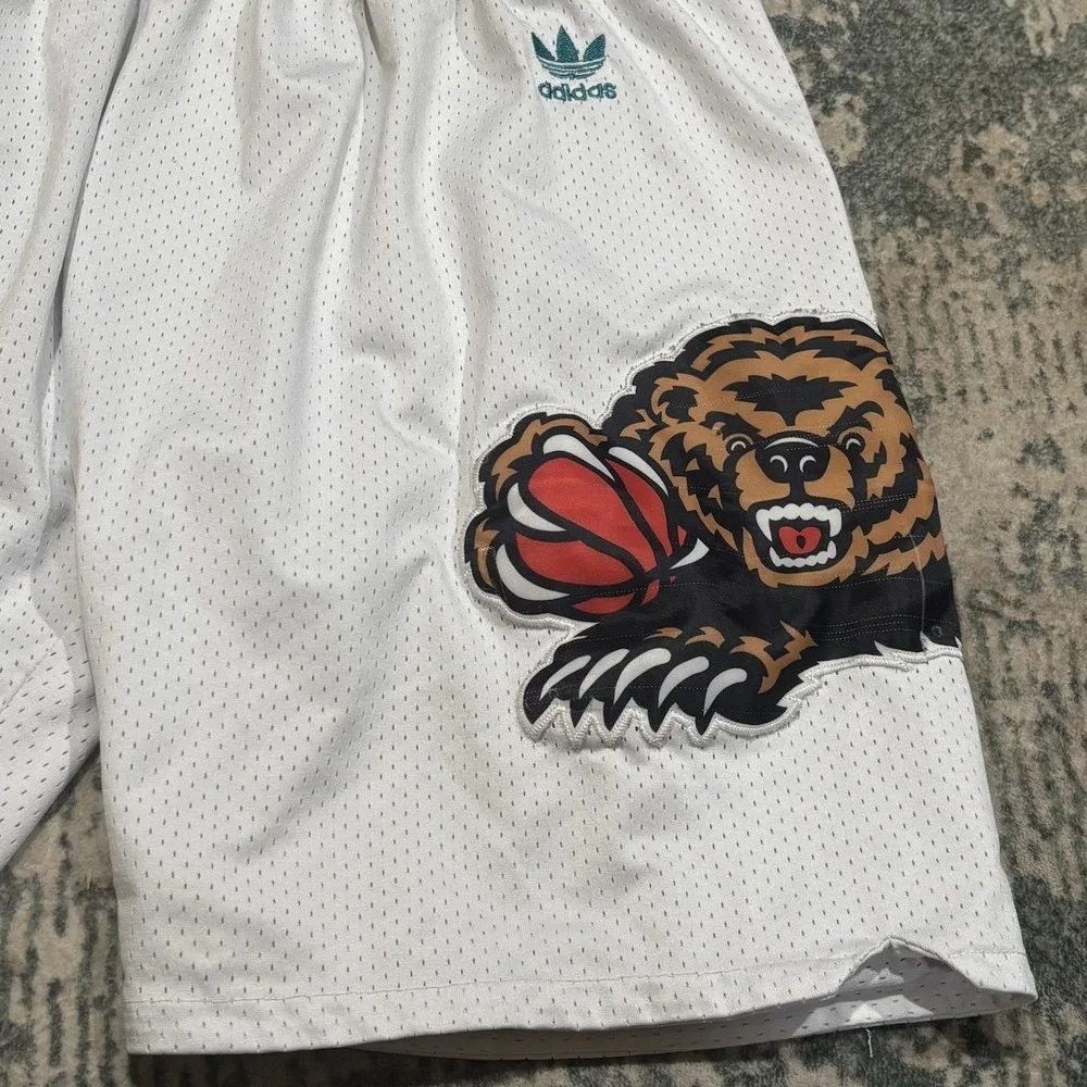 Vintage Adidas Vancouver Grizzlies NBA Shorts White Men's Large HWC 90s Retro L